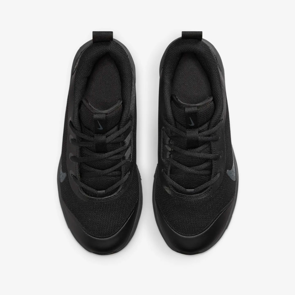 Nike black Omni multi-court